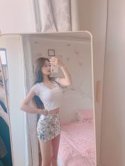 武候身材好颜值不错的美女