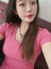 白嫩大胸长腿少女