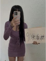 身材有前有后 长相很耐看的美女