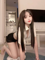 大长腿一线天小姐姐