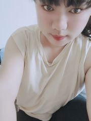 大胸丰韵身材小姐姐