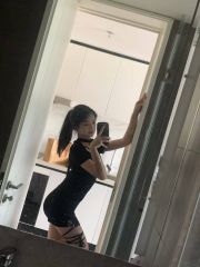 小妹齐逼包臀裙很是诱惑