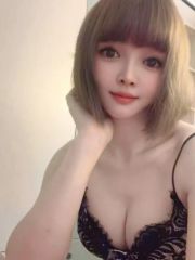 分享粉嫩白虎美眉