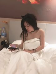 很用心服务的妹妹