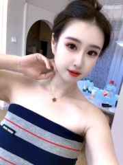 高挑巨乳琪格格