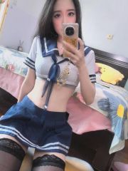 白云身材很棒小姐姐