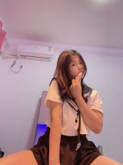 胸大细腰兼职小嫩妹