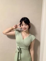 巨乳憨憨的很可爱