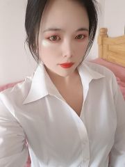 身材火辣奶大粉芯多汁的骚逼 自带公寓