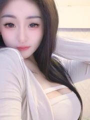 白皙微胖巨乳御姐