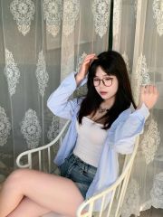 反差嫩妹骚逼粉嫩紧实