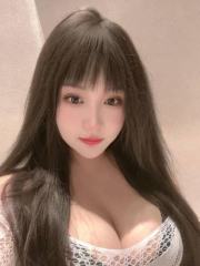 舌吻翘臂吊带粉嫩蜜桃妹