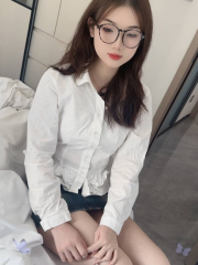 俏皮性感的美女服务好