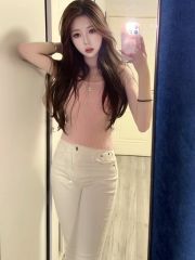 白嫩小新人逼紧乳头超粉嫩