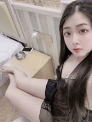 清纯美女床上妩媚多姿