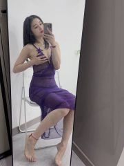 嫩妹身材高挑性感大长腿